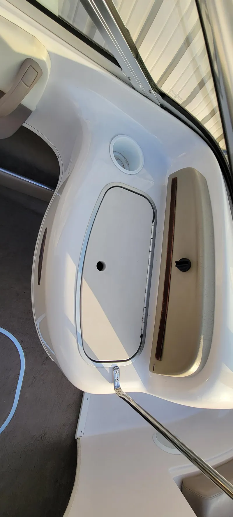 Slide: The Image of 1997 Four Winns 200 Horizon boat interior storage compartment with cup holder. - 19