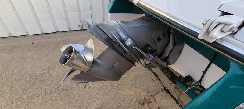 Slide: The Image of 1997 Four Winns 200 Horizon boat propeller and outdrive detail. - 4