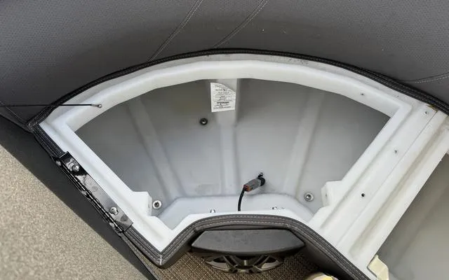 Slide: The Image of Viaggio Lago X22S 2024 - 11