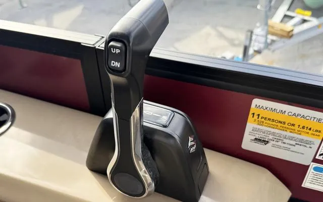 Slide: The Image of Viaggio Lago X22S 2024 - 18