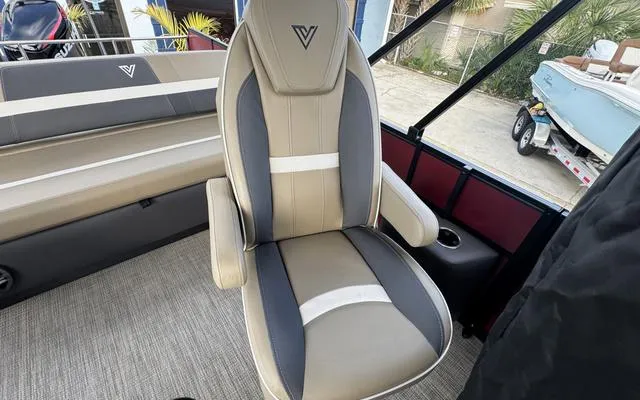 Slide: The Image of Viaggio Lago X22S 2024 - 25