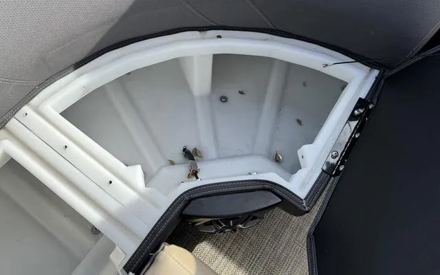 Slide: The Image of Viaggio Lago X22S 2024 - 8