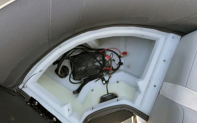 Slide: The Image of Storage compartment in 2025 Viaggio Lago X22U boat with wiring and battery components. - 36