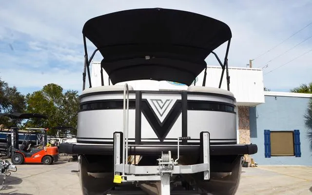 Slide: The Image of Viaggio X 22 S 2025 - 2