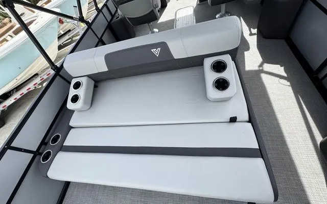 Slide: The Image of Viaggio X 22 S 2025 - 33