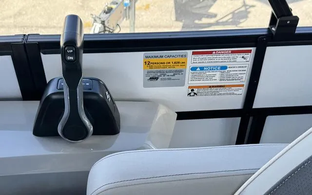 Slide: The Image of Throttle control and capacity warning on 2025 Viaggio LAgo X 22 Q boat. - 25