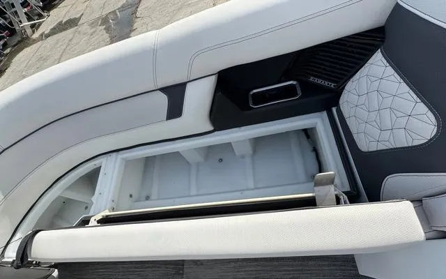 Slide: The Image of Viaggio D 24 Q 2025 - 16