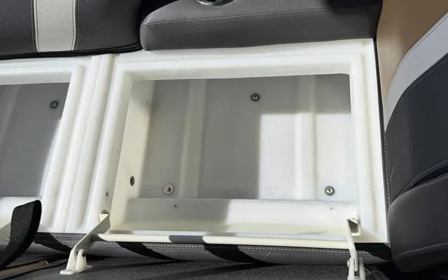 Slide: The Image of Viaggio LAGO Z24Q 2025 - 23