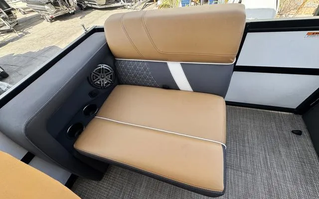 Slide: The Image of Viaggio LAGO Z24Q 2025 - 44