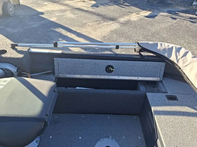 Slide: The Image of Lund 1650 Angler Sport 2024 - 19