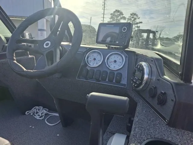 Slide: The Image of Lund 1650 Angler Sport 2024 - 7