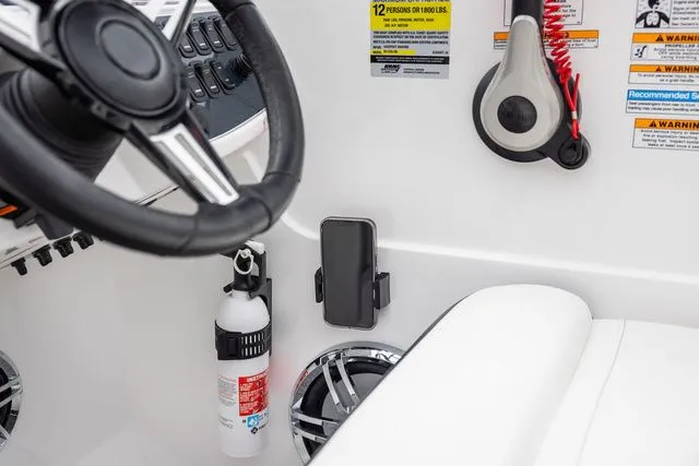 Slide: The Image of Hurricane SunDeck 235 OB 2025 - 13