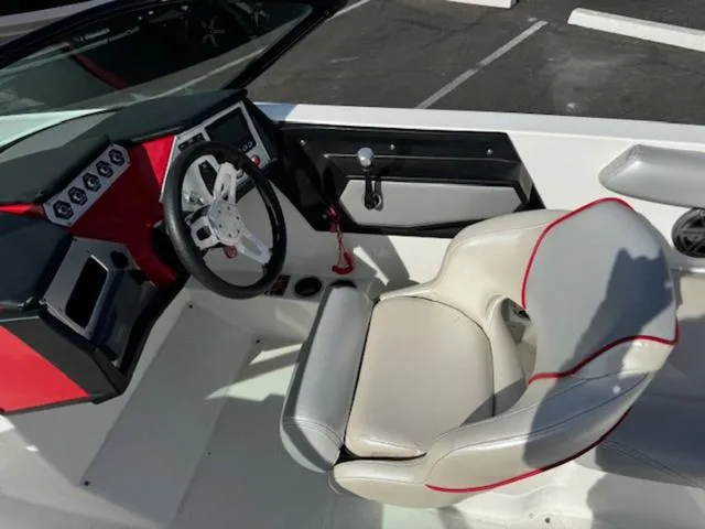 Slide: The Image of MasterCraft NXT22 2017 - 14