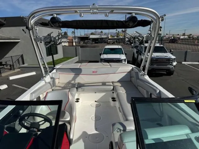 Slide: The Image of MasterCraft NXT22 2017 - 16