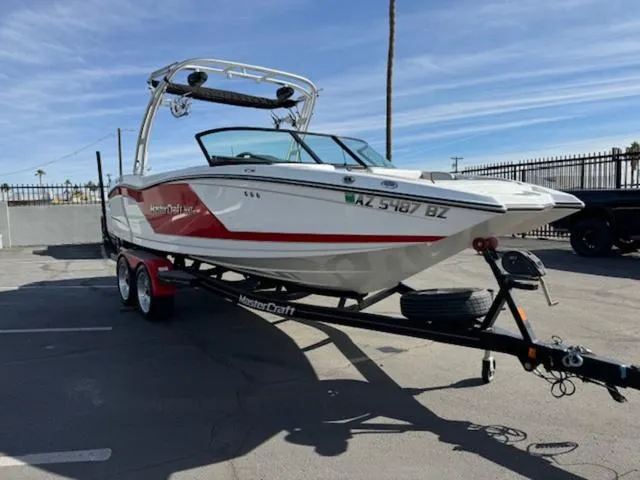 Slide: The Image of MasterCraft NXT22 2017 - 4