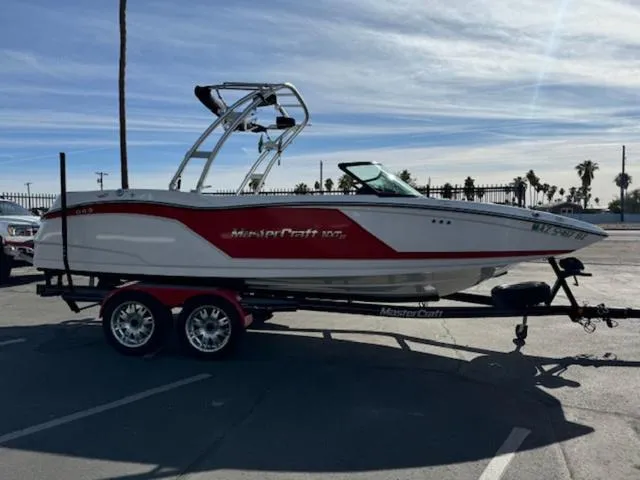 Slide: The Image of MasterCraft NXT22 2017 - 5