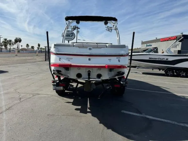 Slide: The Image of MasterCraft NXT22 2017 - 6