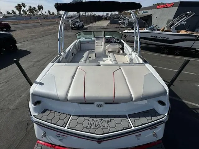 Slide: The Image of MasterCraft NXT22 2017 - 7