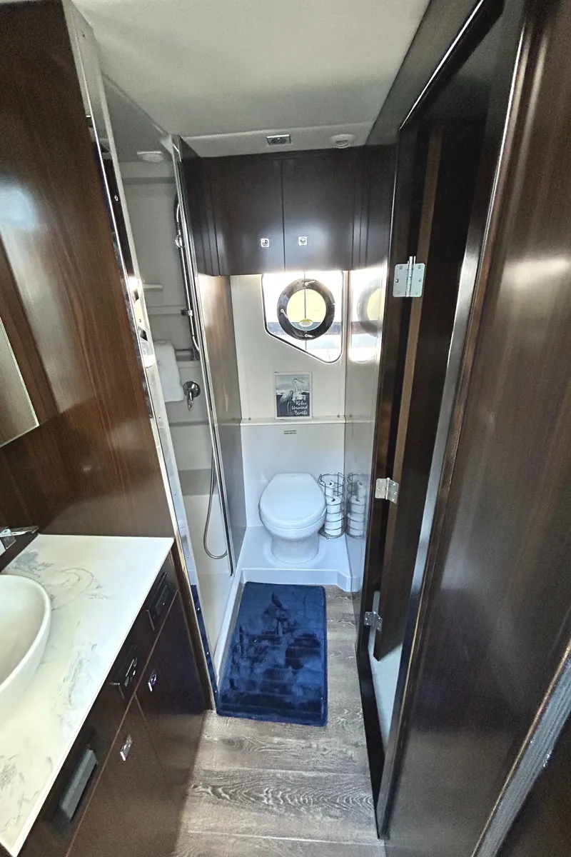 Slide: The Image of Cruisers Yachts 42 Cantius 2022 - 51