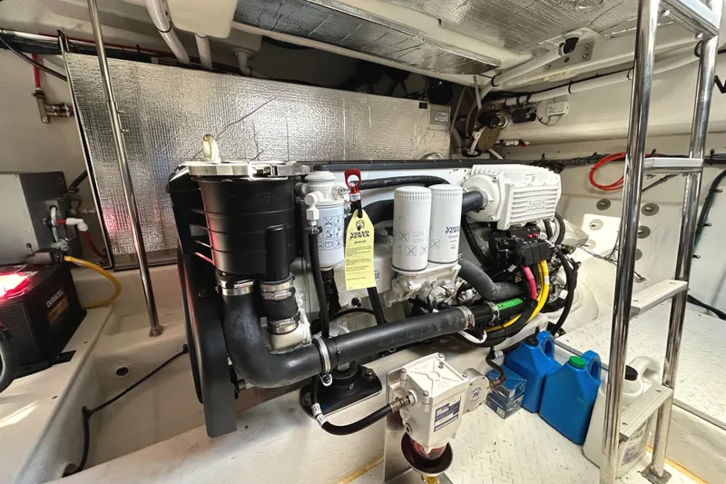 Slide: The Image of Cruisers Yachts 42 Cantius 2022 - 53