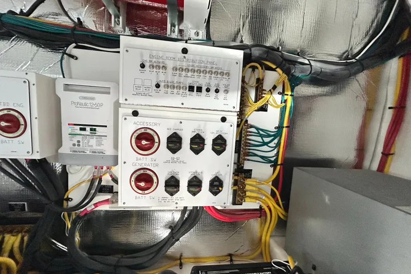 Slide: The Image of Cruisers Yachts 42 Cantius 2022 - 57