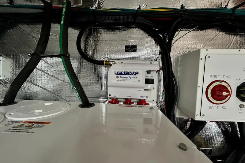 Slide: The Image of Cruisers Yachts 42 Cantius 2022 - 58