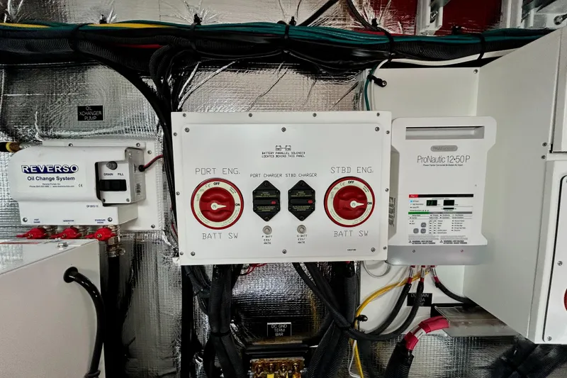 Slide: The Image of Cruisers Yachts 42 Cantius 2022 - 59