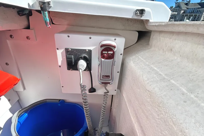 Slide: The Image of Cruisers Yachts 42 Cantius 2022 - 61