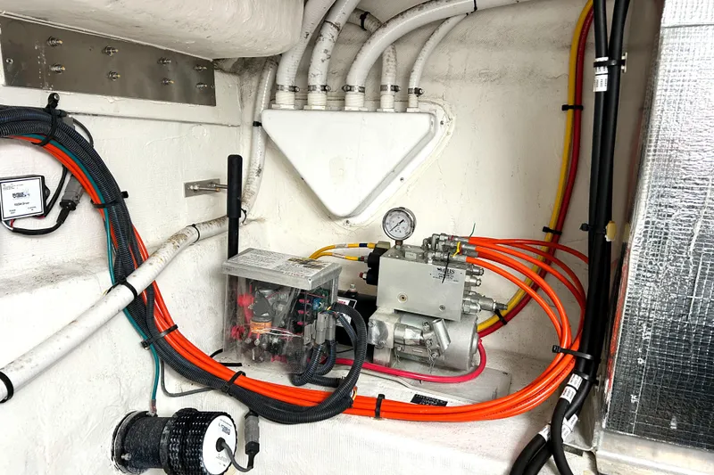 Slide: The Image of Cruisers Yachts 42 Cantius 2022 - 63