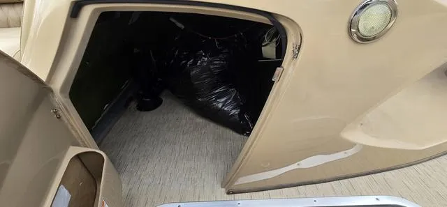 Slide: The Image of Bennington 2350 RSR 2016 - 10