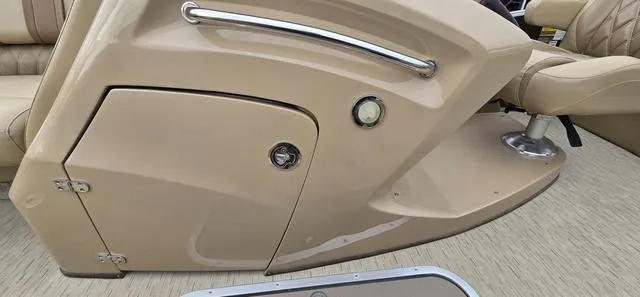 Slide: The Image of Bennington 2350 RSR 2016 - 11