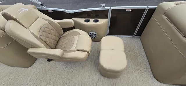 Slide: The Image of Bennington 2350 RSR 2016 - 13