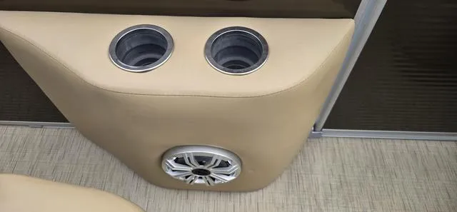 Slide: The Image of Bennington 2350 RSR 2016 - 14