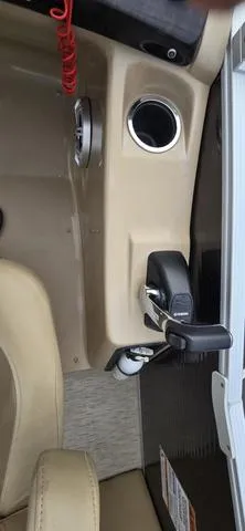 Slide: The Image of Bennington 2350 RSR 2016 - 18