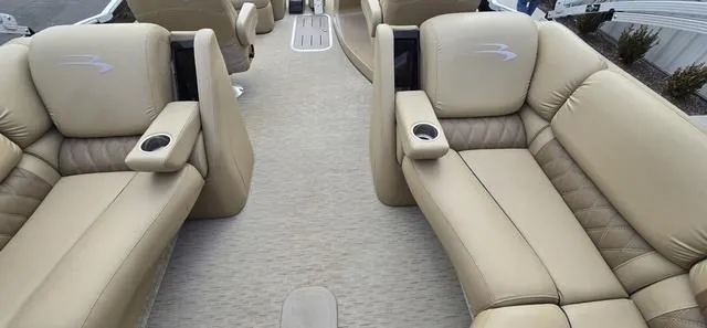 Slide: The Image of Bennington 2350 RSR 2016 - 20