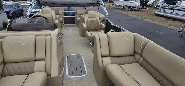 Slide: The Image of Bennington 2350 RSR 2016 - 4