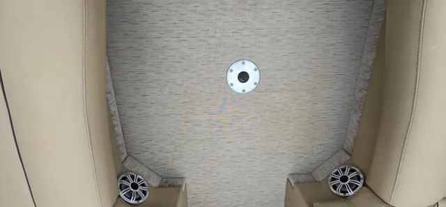 Slide: The Image of Bennington 2350 RSR 2016 - 7