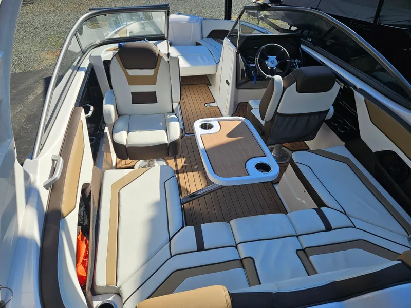 Slide: The Image of 2022 Yamaha Boats 212S interior with seating and table, featuring modern design and comfort. - 20