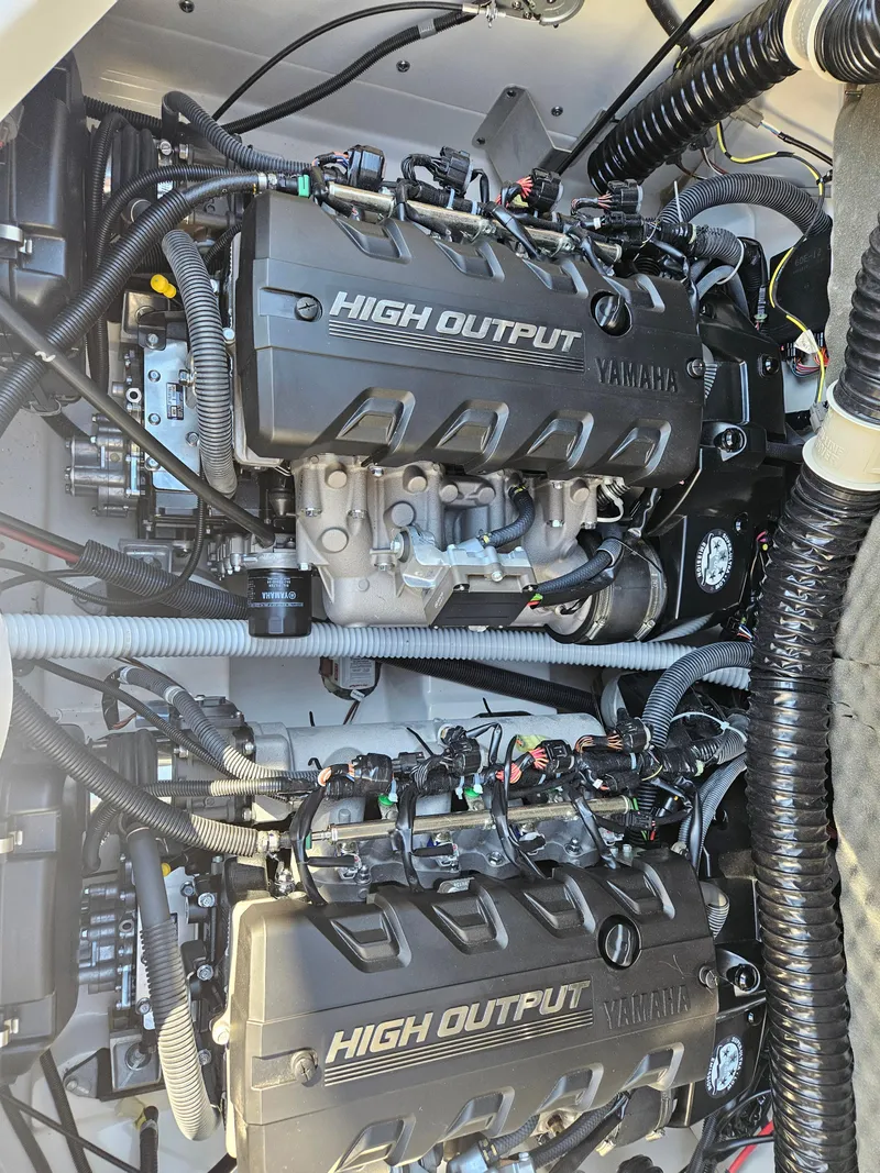 Slide: The Image of 2022 Yamaha Boats 212S high output engines, detailed view. - 8