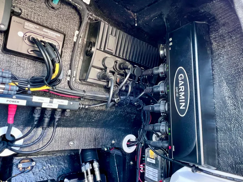 Slide: The Image of Yellowfin 26 Hybrid TWIN 225 Mercury ONLY 36 HOURS - LOADED 2022 - 58