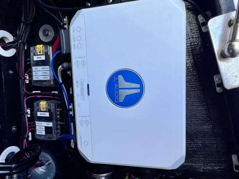 Slide: The Image of Yellowfin 26 Hybrid TWIN 225 Mercury ONLY 36 HOURS - LOADED 2022 - 59