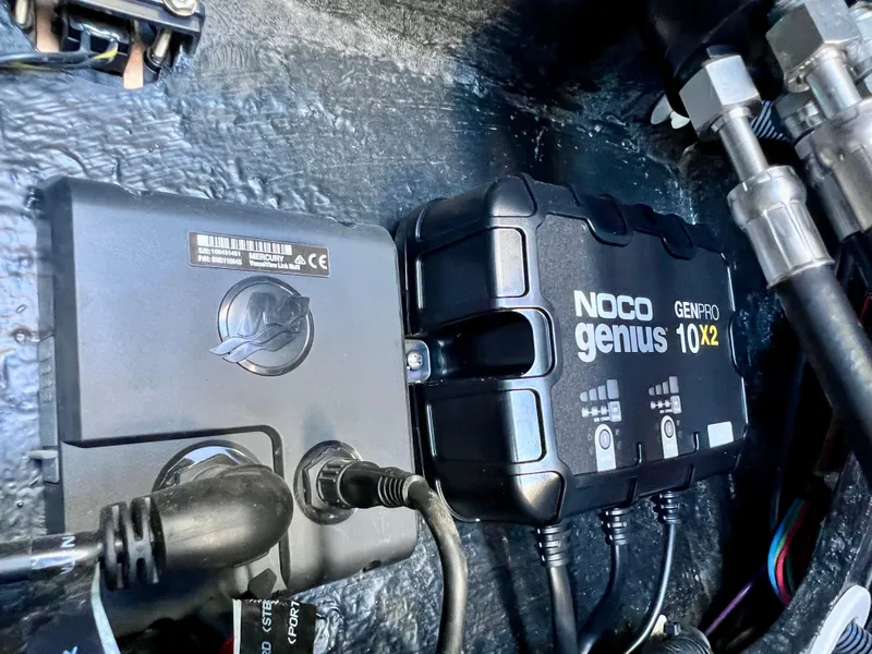 Slide: The Image of Yellowfin 26 Hybrid TWIN 225 Mercury ONLY 36 HOURS - LOADED 2022 - 60