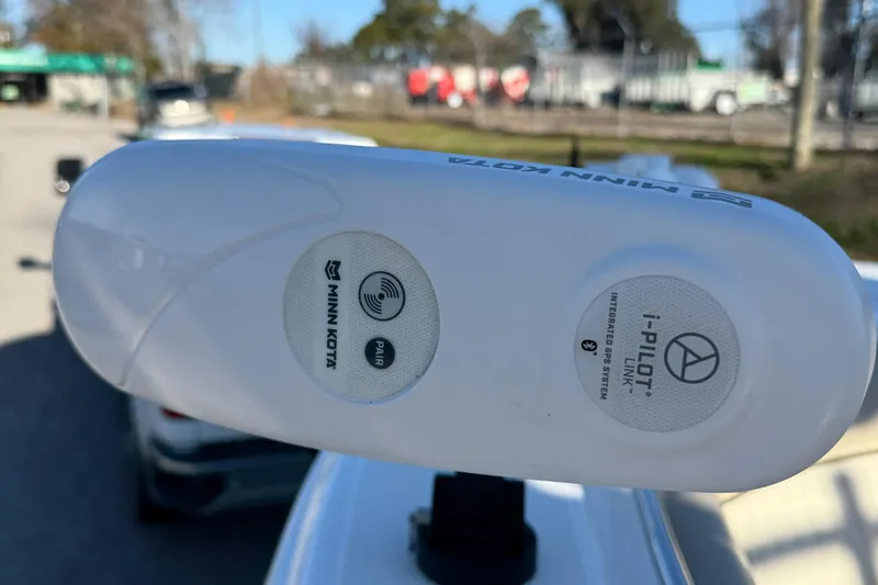 Slide: The Image of Minn Kota i-Pilot system on 2017 Sea Fox 246 Commander boat. - 35