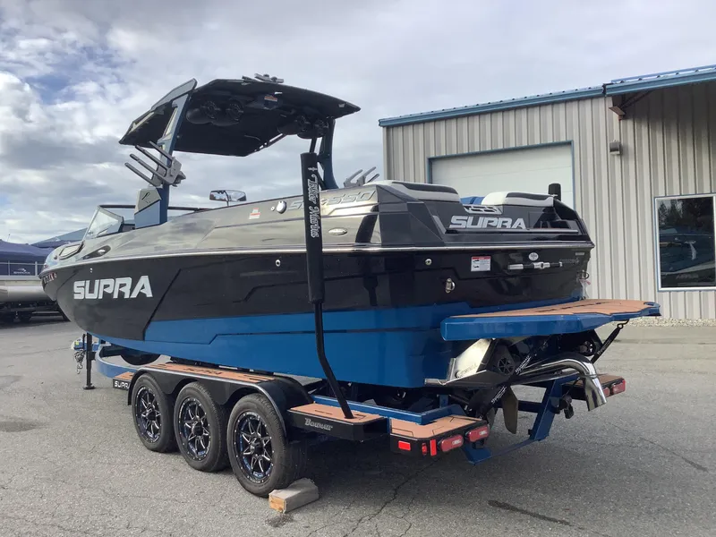 Slide: The Image of 2023 Supra SE boat on trailer, side view. - 9