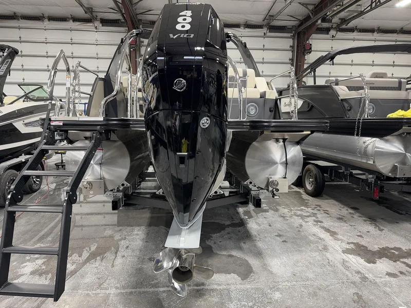 Slide: The Image of 2025 Barletta Lusso L25UEA pontoon boat with powerful 400 V10 engine in a showroom. - 5