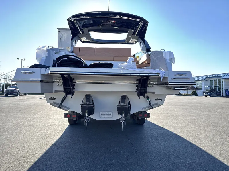 Slide: The Image of Cruisers Yachts 38 GLS 2025 - 10