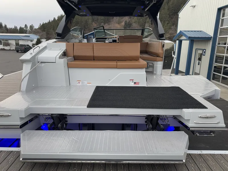 Slide: The Image of Cruisers Yachts 38 GLS 2025 - 11