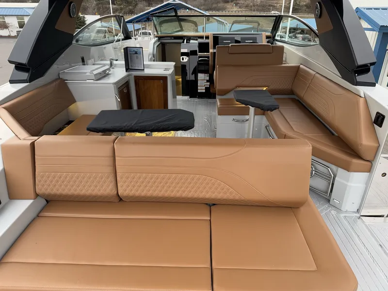 Slide: The Image of Cruisers Yachts 38 GLS 2025 - 13