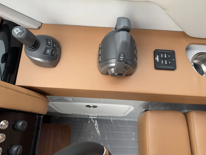 Slide: The Image of Cruisers Yachts 38 GLS 2025 - 20