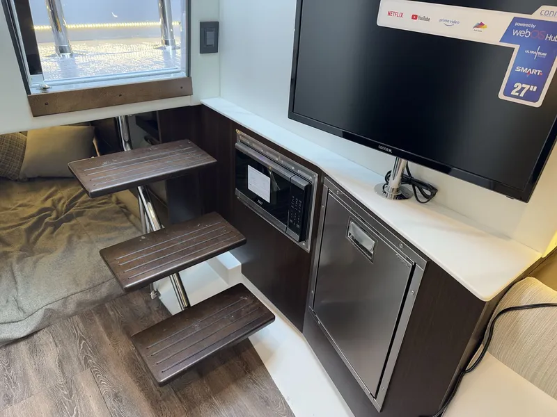 Slide: The Image of Cruisers Yachts 38 GLS 2025 - 25